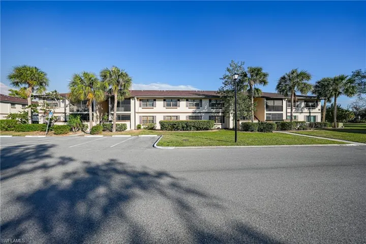 View of front of property featuring a front yard