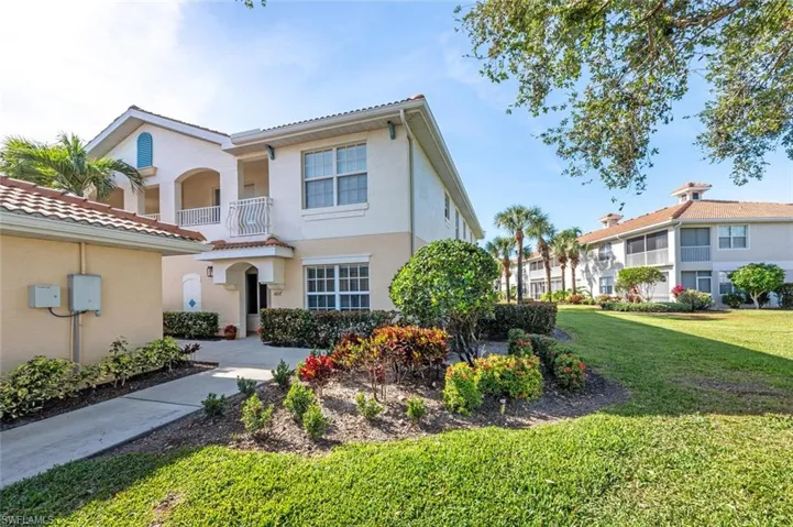 3041  Driftwood  WAY, Naples, FL 34109