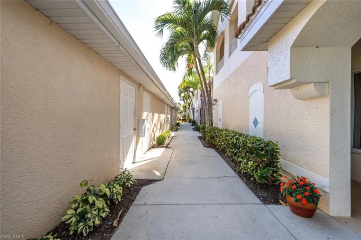 3041  Driftwood  WAY, Naples, FL 34109