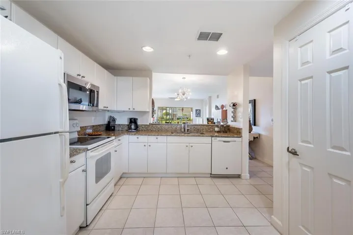 3041  Driftwood  WAY, Naples, FL 34109