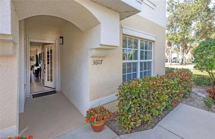 3041  Driftwood  WAY, Naples, FL 34109
