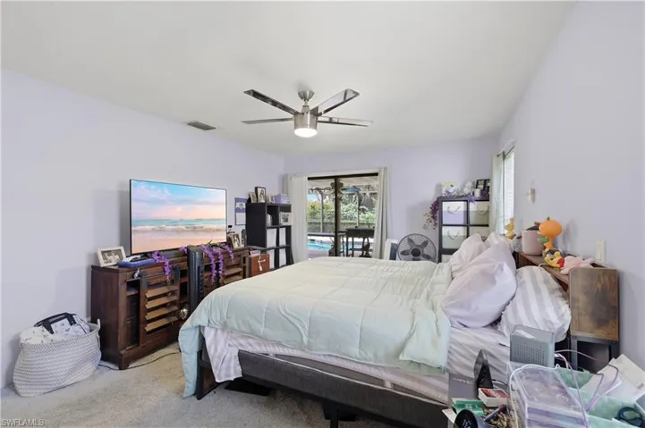 Carpeted room with a ceiling fan