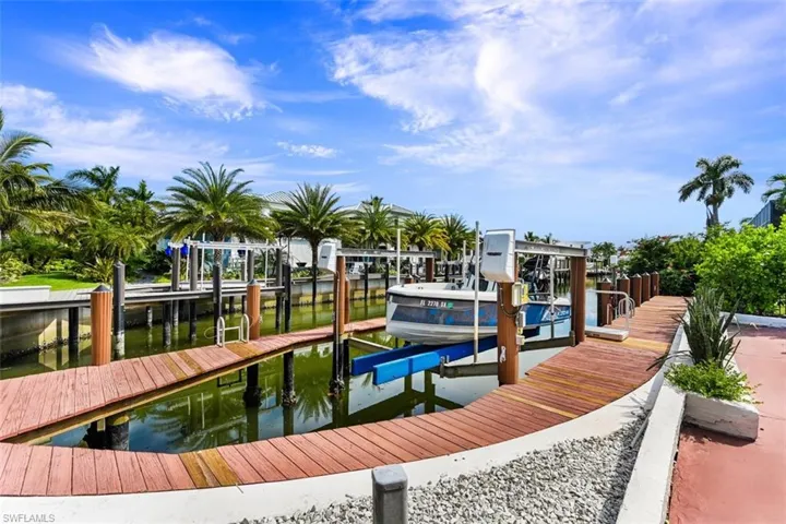 2211 Kingfish Rd, Naples, Florida 34102