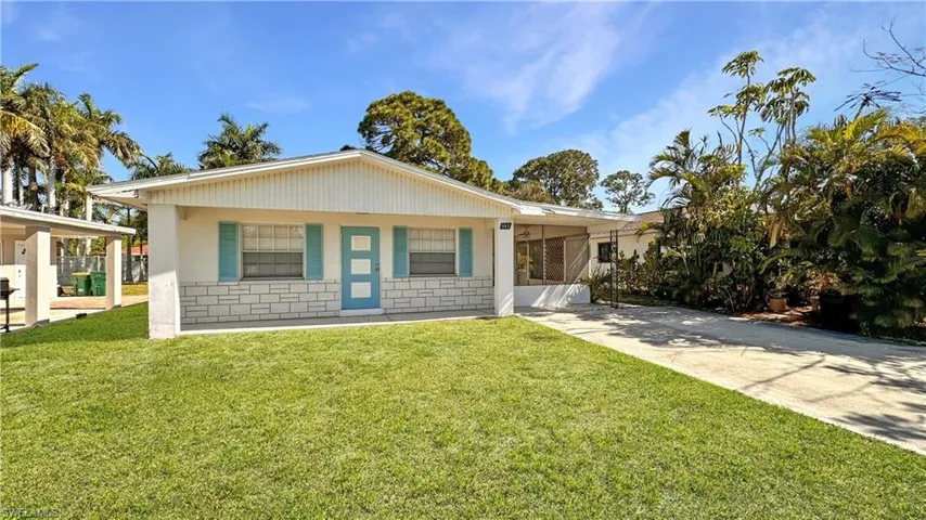 863  100th N AVE, Naples, FL 34108