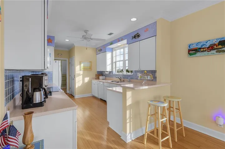 Breakfast bar in the kitchen.