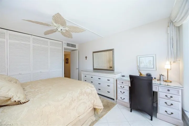 4005  Gulf Shore N BLVD, Naples, FL 34103
