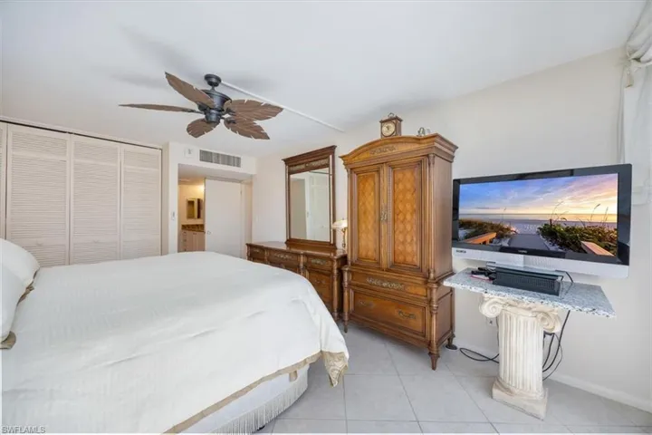4005  Gulf Shore N BLVD, Naples, FL 34103