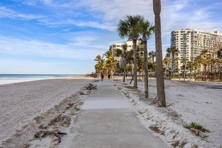 4005  Gulf Shore N BLVD, Naples, FL 34103