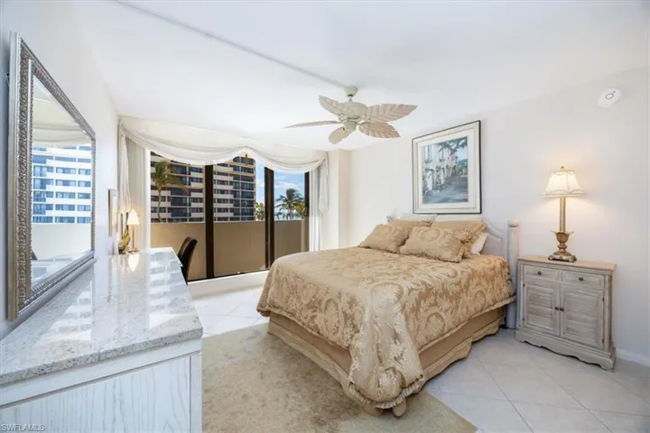 4005  Gulf Shore N BLVD, Naples, FL 34103