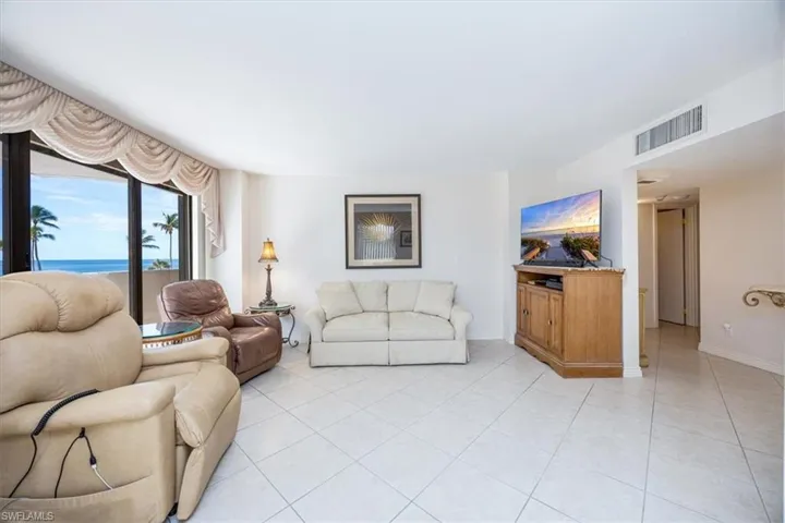 4005  Gulf Shore N BLVD, Naples, FL 34103