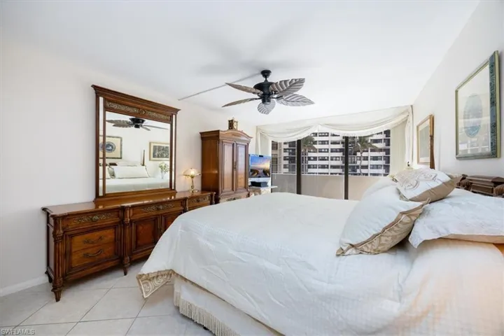 4005  Gulf Shore N BLVD, Naples, FL 34103