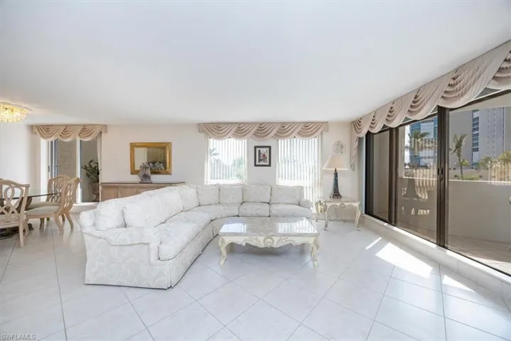 4005  Gulf Shore N BLVD, Naples, FL 34103