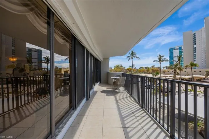 4005  Gulf Shore N BLVD, Naples, FL 34103