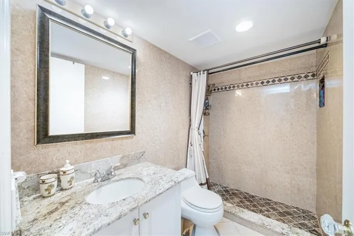 4005  Gulf Shore N BLVD, Naples, FL 34103