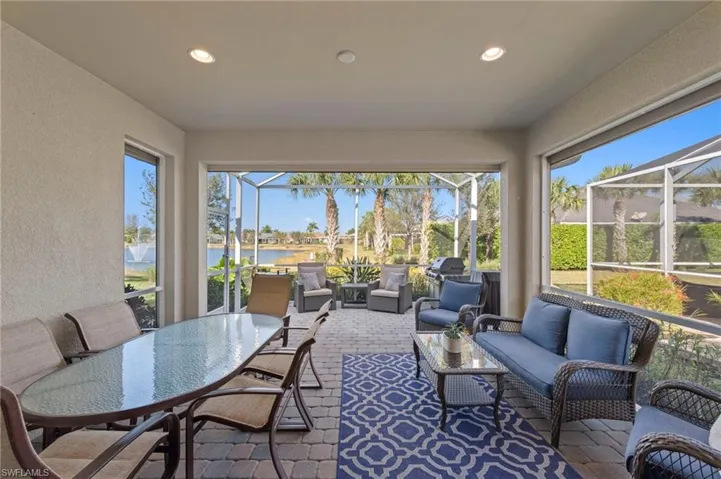 Covered lanai w/lake view