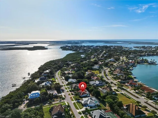 Home centered between Roberts Bay and Barfield Bay - Aerial overview of property's location featuring nearby suburban area and a nearby body of water