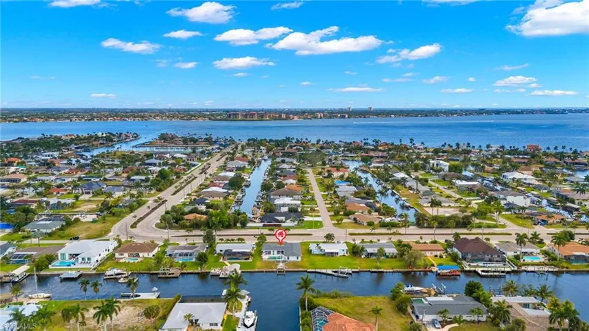 1005 Lucerne Pkwy, Cape Coral Fl 33904