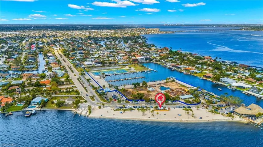 1005 Lucerne Pkwy, Cape Coral Fl 33904
