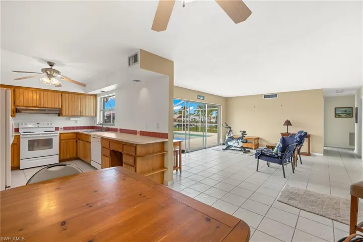 1005 Lucerne Pkwy, Cape Coral Fl 33904