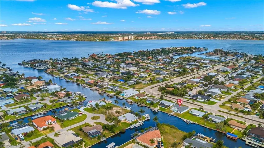 1005 Lucerne Pkwy, Cape Coral Fl 33904