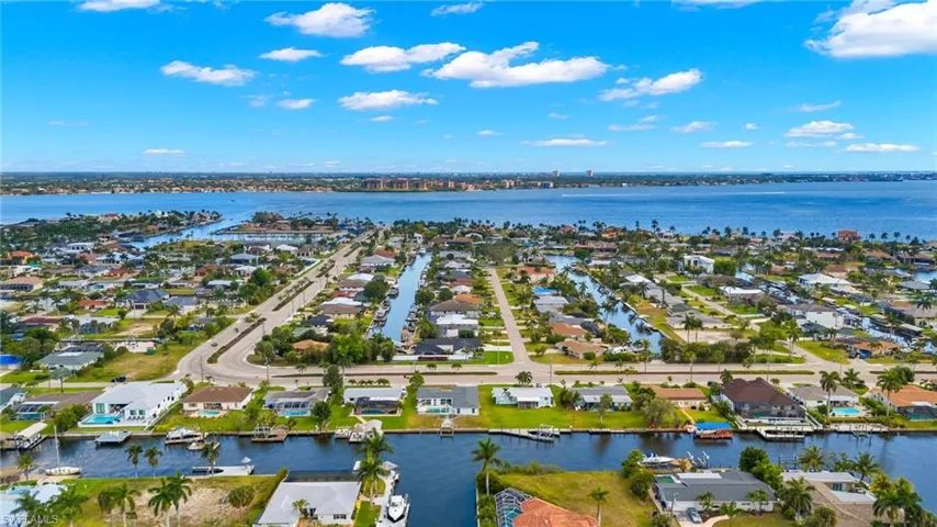 1005 Lucerne Pkwy, Cape Coral Fl 33904