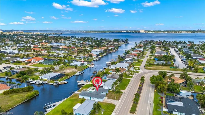 1005 Lucerne Pkwy, Cape Coral Fl 33904