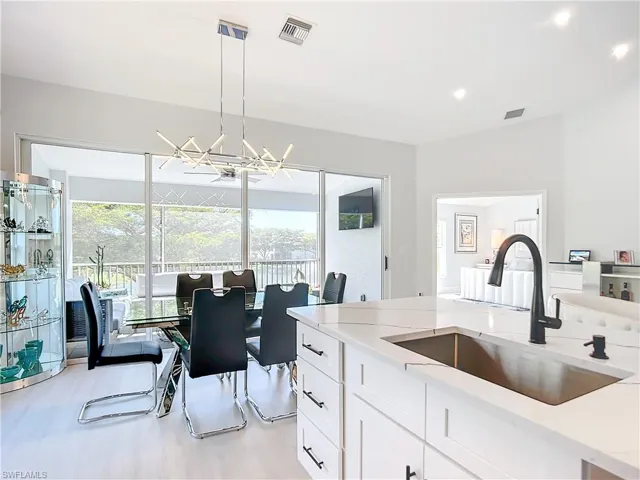 5610  Sherborn  DR, Naples, FL 34110