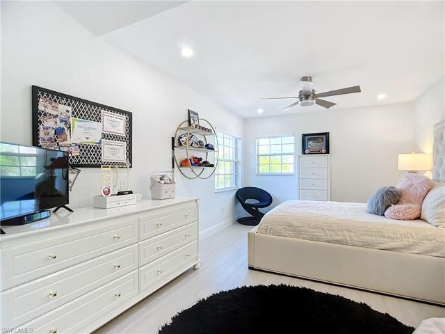 5610  Sherborn  DR, Naples, FL 34110