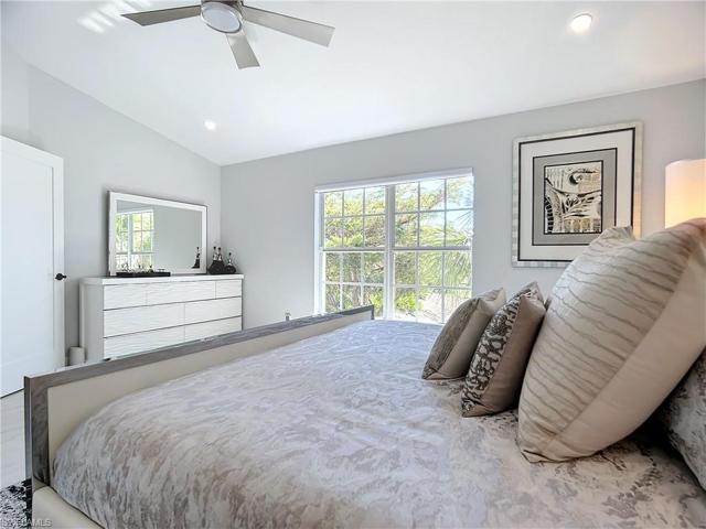 5610  Sherborn  DR, Naples, FL 34110
