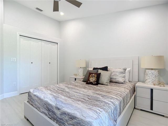 5610  Sherborn  DR, Naples, FL 34110