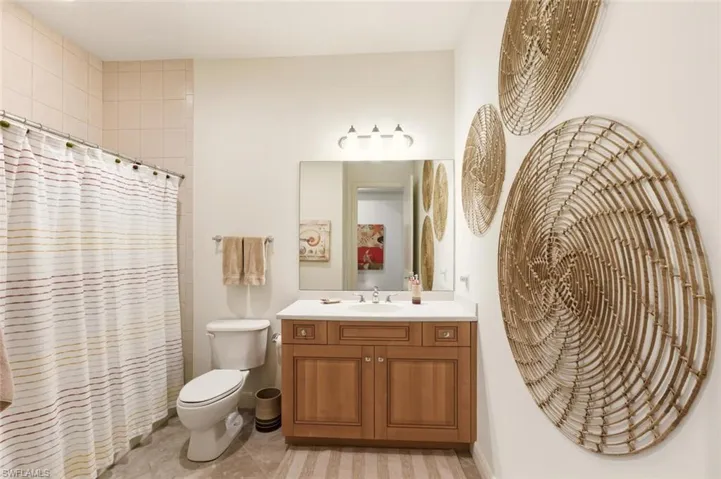 Upstairs Guest En-suite