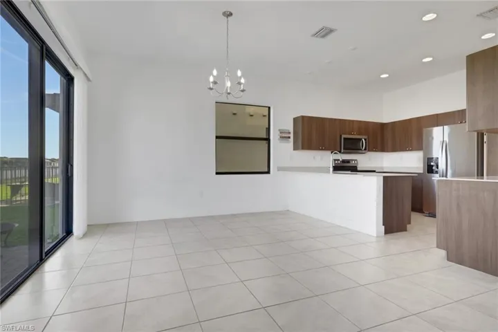 Kitchen & dining area that opens up to the living area. Sliders that lead you to the backyard with a gorgeous lake view and tons of natural lighting!