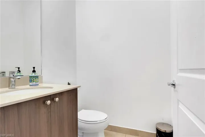 Guest bathroom on the first floor