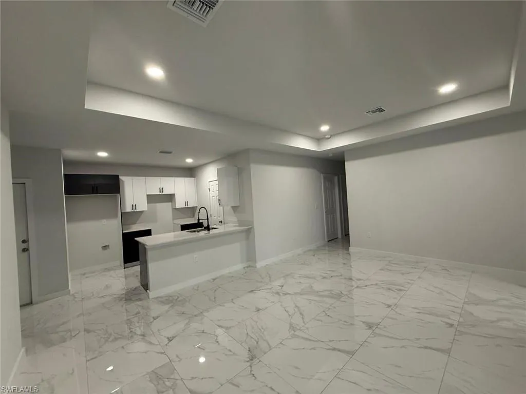 204 Aurora AVE, Lehigh Acres, FL 33974,2025000434