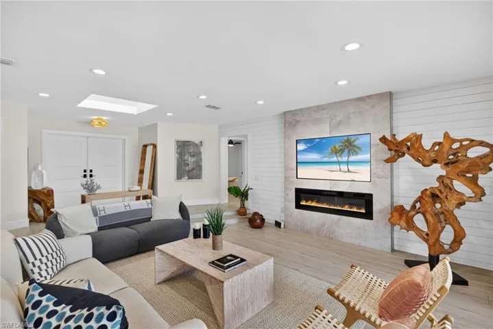2341 Mayfield Ct 8, Naples, Florida 34105