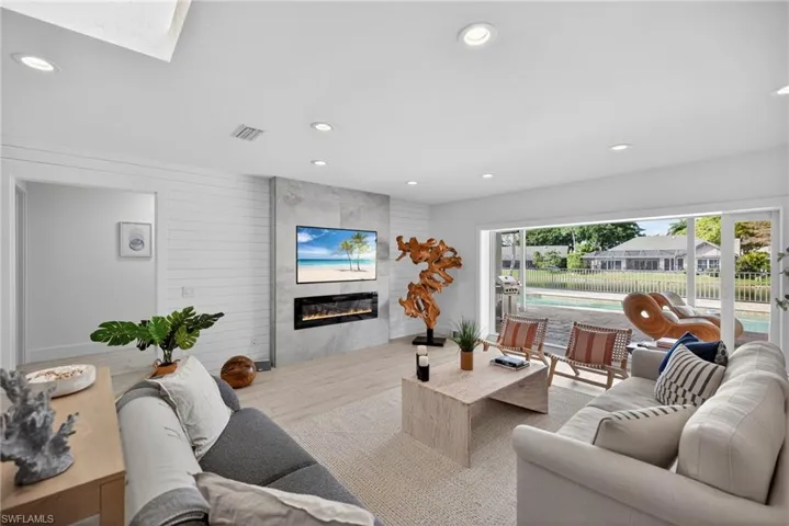 2341 Mayfield Ct 8, Naples, Florida 34105