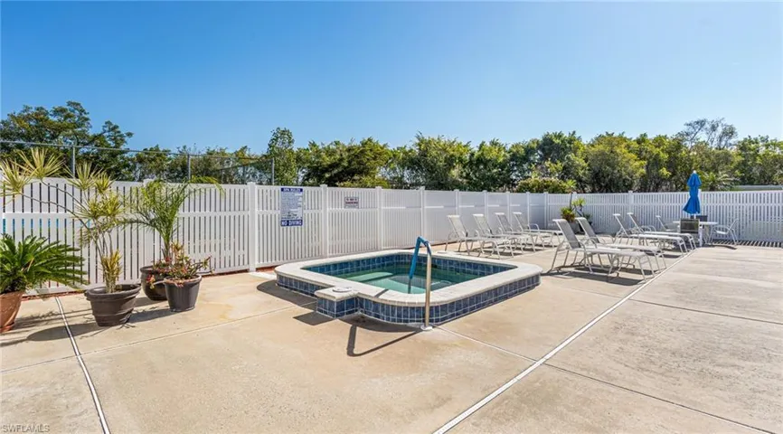 6834  Bogey  DR, Fort Myers, FL 33919