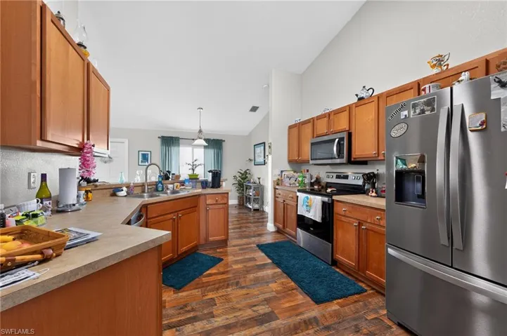 2206 24th Ter, Cape Coral, Florida 33909