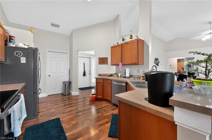 2206 24th Ter, Cape Coral, Florida 33909