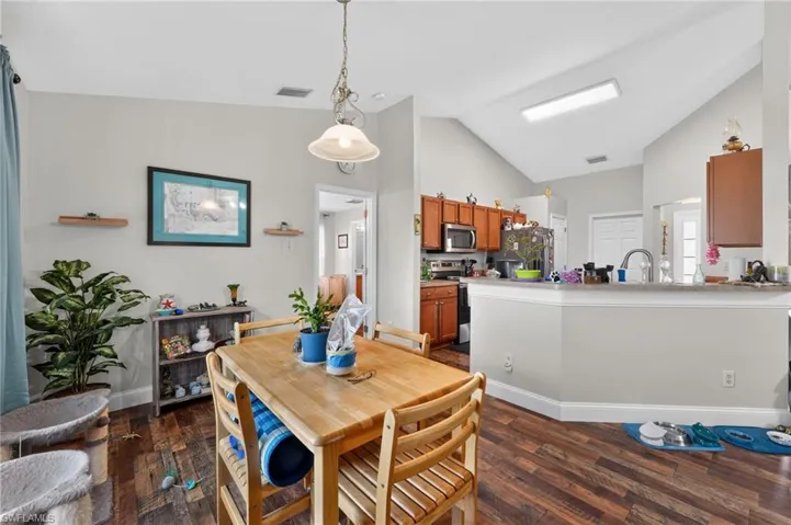 2206 24th Ter, Cape Coral, Florida 33909