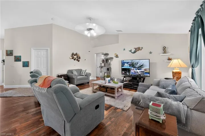 2206 24th Ter, Cape Coral, Florida 33909