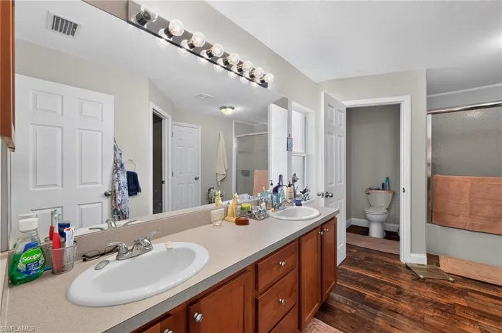 2206 24th Ter, Cape Coral, Florida 33909