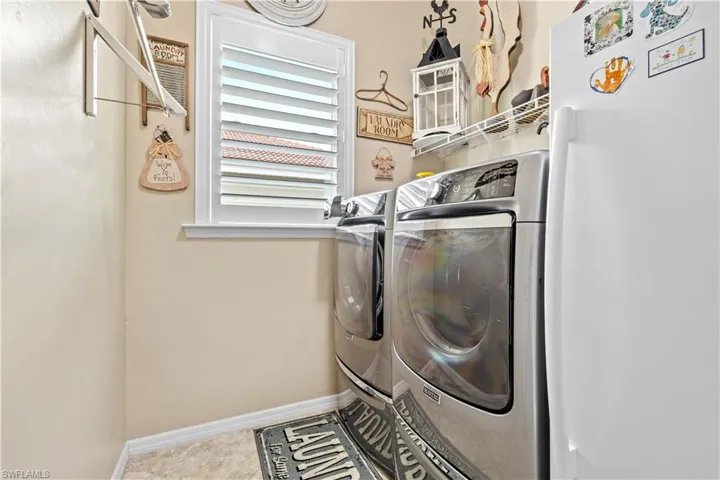 2875 Sunset Pointe Cir E, Cape Coral, Florida 33914