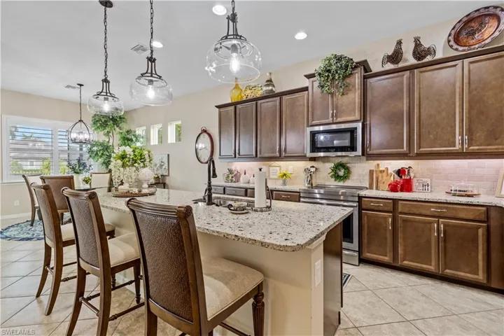 2875 Sunset Pointe Cir E, Cape Coral, Florida 33914