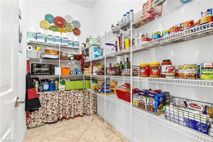 2875 Sunset Pointe Cir E, Cape Coral, Florida 33914