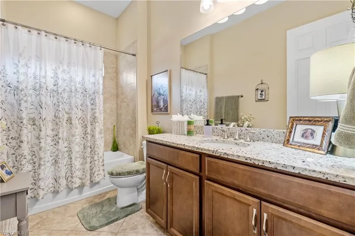 2875 Sunset Pointe Cir E, Cape Coral, Florida 33914