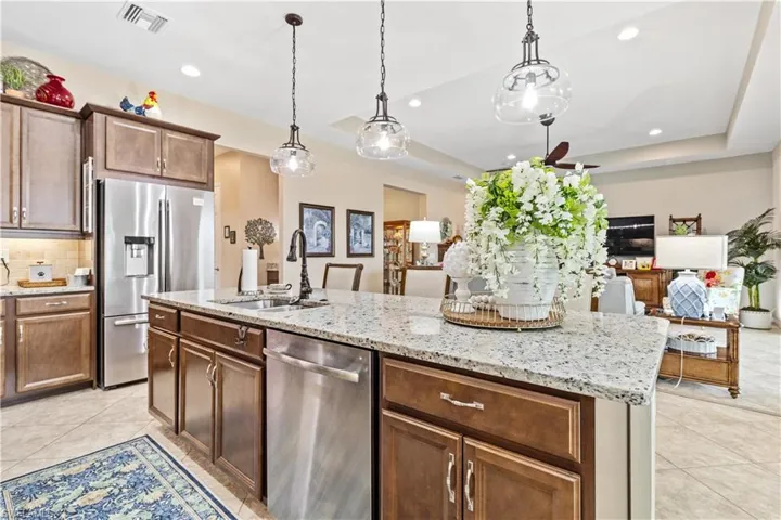 2875 Sunset Pointe Cir E, Cape Coral, Florida 33914