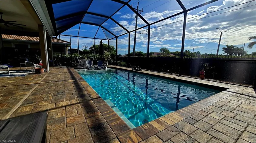 2875 Sunset Pointe Cir E, Cape Coral, Florida 33914