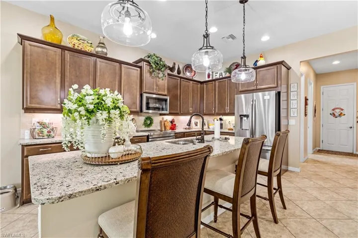 2875 Sunset Pointe Cir E, Cape Coral, Florida 33914