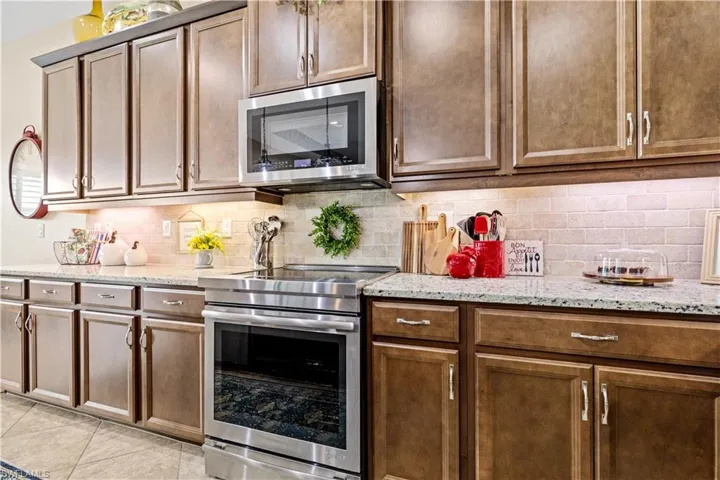 2875 Sunset Pointe Cir E, Cape Coral, Florida 33914
